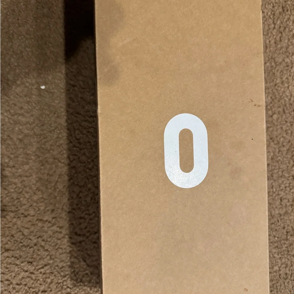 I am selling a oculus quest 2 only used 5 times no scratches or dents